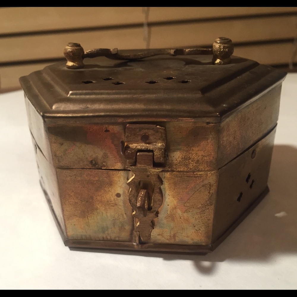 Vtg Brass Trinket Cricket Box Potpourri Latching Box INDIA